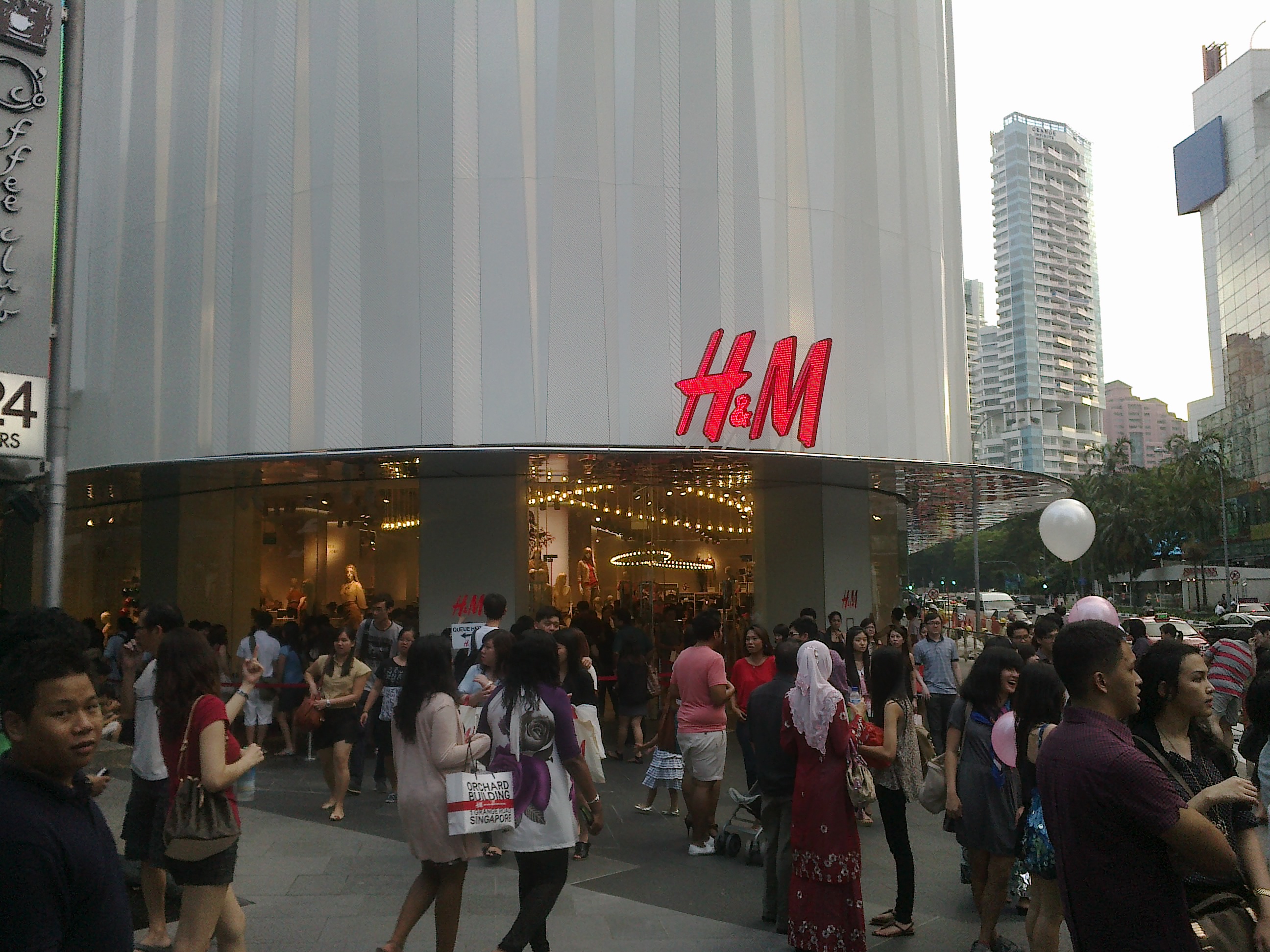 Visit to H&M Flagship Store – SudhanP.com